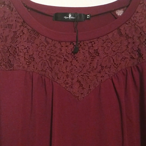 New burgundy top with lace detailing - Picture 2 of 5